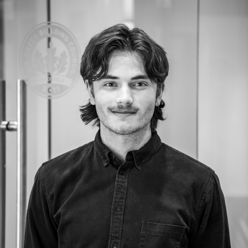 Milo Kluger, Intern